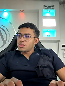 Snapshot of Thonny-becker chatting on October 24, 2025, 12:30 am Thonny-becker online show from October 24, 2025, 12:30 am