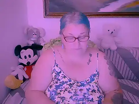 Snapshot of mayamayx chatting on November 7, 2025, 8:53 pm mayamayx online show from November 7, 2025, 8:53 pm