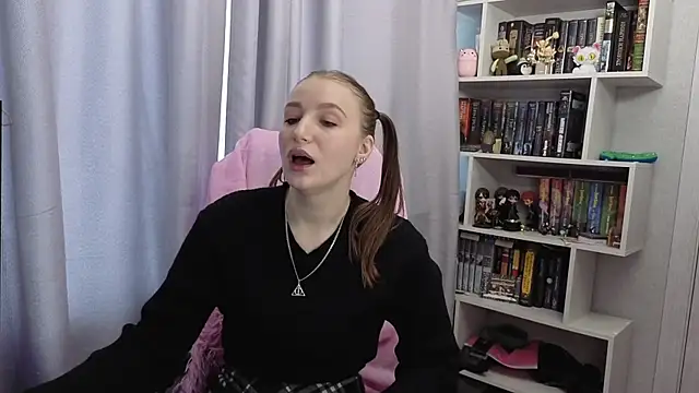 LillyFan-X online show from September 15, 2025, 4:23 am