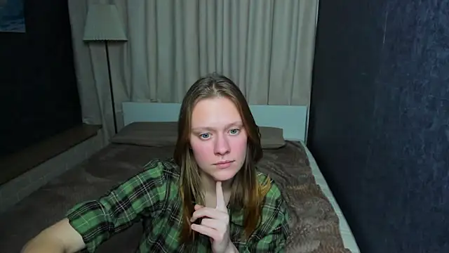 Snapshot of TessaSwans chatting on January 29, 2025, 10:11 pm TessaSwans online show from January 29, 2025, 10:11 pm