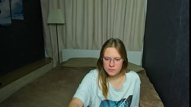 Snapshot of TessaSwans chatting on January 30, 2025, 3:19 pm TessaSwans online show from January 30, 2025, 3:19 pm