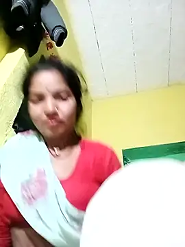 Snapshot of Bhuvi_Bedi chatting on February 2, 2025, 7:14 pm Bhuvi Bedi online show from February 2, 2025, 7:14 pm