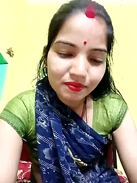 Snapshot of Bhuvi_Bedi chatting on February 17, 2025, 5:47 am Bhuvi Bedi online show from February 17, 2025, 5:47 am