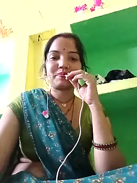 Snapshot of Bhuvi_Bedi chatting on February 26, 2025, 4:35 pm Bhuvi Bedi online show from February 26, 2025, 4:35 pm