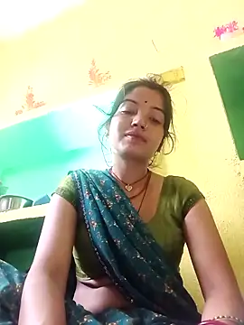 Snapshot of Bhuvi_Bedi chatting on February 26, 2025, 11:48 pm Bhuvi Bedi online show from February 26, 2025, 11:48 pm