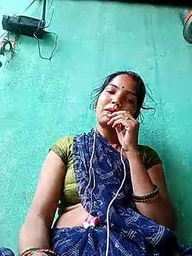 Snapshot of Bhuvi_Bedi chatting on February 28, 2025, 7:58 am Bhuvi Bedi online show from February 28, 2025, 7:58 am