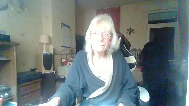 rosanetrav online show from November 18, 2025, 5:01 am