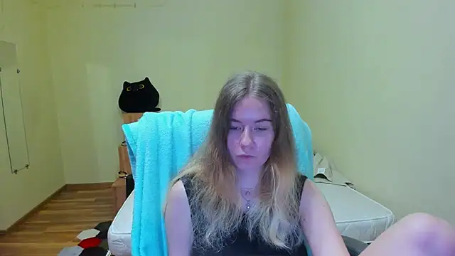 EmilyPaw online show from March 10, 2025, 6:34 pm