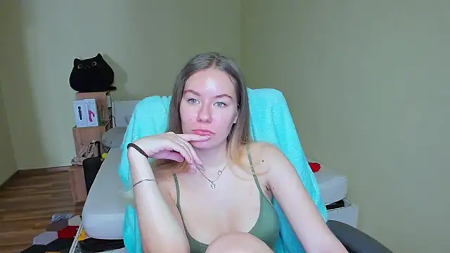 EmilyPaw online show from March 23, 2025, 8:26 am