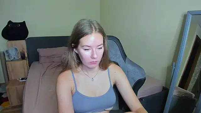 EmilyPaw online show from September 12, 2025, 8:14 am