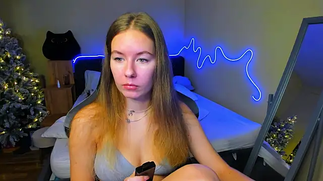 EmilyPaw online show from December 16, 2025, 8:52 am