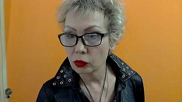 NessyJenixs online show from February 3, 2025, 6:49 pm