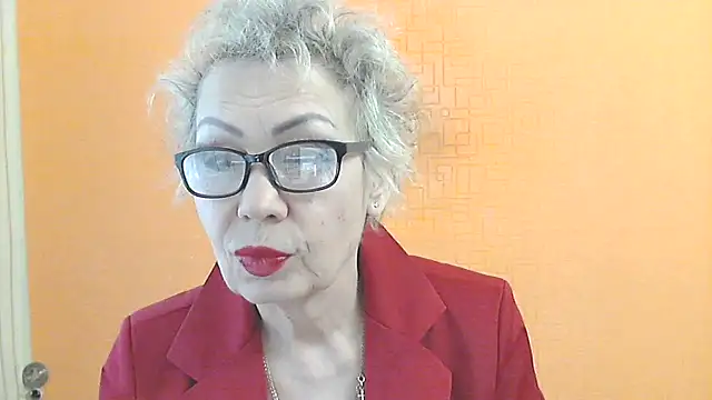 NessyJenixs online show from February 6, 2026, 8:18 am