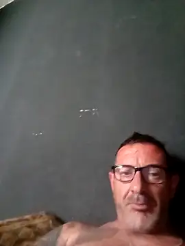 Snapshot of errrttt chatting on June 13, 2026, 5:11 pm errrttt online show from June 13, 2026, 5:11 pm