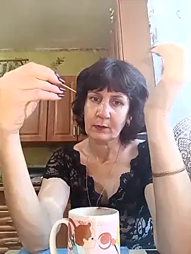 Snapshot of Laura_Kiss chatting on November 5, 2025, 7:30 am Laura Kiss online show from November 5, 2025, 7:30 am