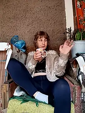 Laura Kiss online show from June 1, 2026, 7:54 am