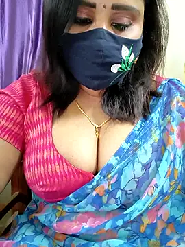 Queenflowerr online show from April 5, 2026, 4:48 pm