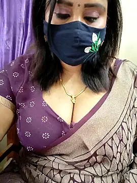 Queenflowerr online show from April 6, 2026, 8:48 am