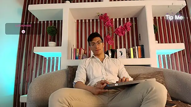 ApoloCruz online show from April 19, 2026, 3:06 am