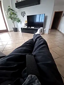 Velly82 online show from April 15, 2026, 3:52 pm