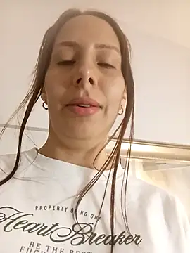 Melina Cooper  online show from September 13, 2025, 12:27 pm