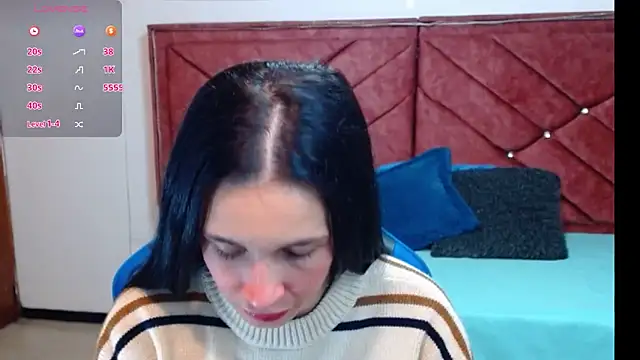 victoria adams07 online show from April 15, 2026, 2:35 pm