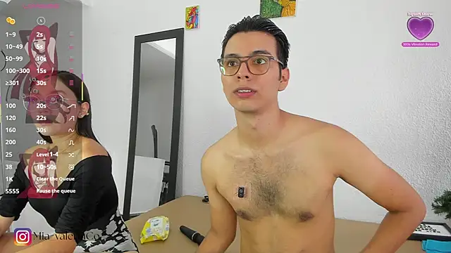 Snapshot of MarioandMia chatting on October 15, 2025, 8:53 pm MarioandMia online show from October 15, 2025, 8:53 pm