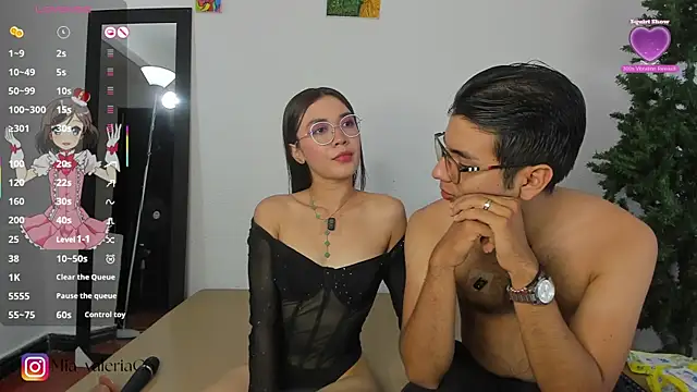 Snapshot of MarioandMia chatting on October 21, 2025, 8:42 pm MarioandMia online show from October 21, 2025, 8:42 pm