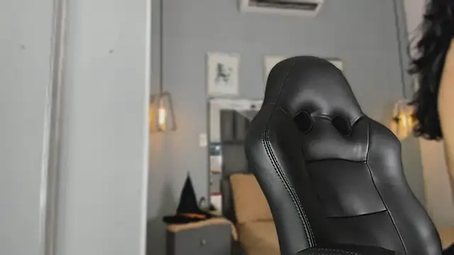 Raven jade  online show from November 1, 2025, 7:16 pm