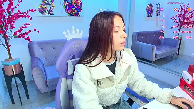 Charlotte ethan online show from November 5, 2025, 3:50 am