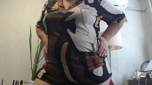 Snapshot of DeniseeRosea chatting on April 15, 2026, 7:59 am DeniseeRosea online show from April 15, 2026, 7:59 am