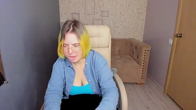 Manic pixie  online show from January 25, 2025, 1:30 pm