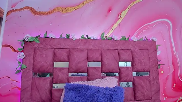 scarlett  evans  online show from November 28, 2025, 6:32 pm