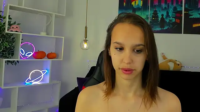 SandraTucker online show from October 25, 2025, 3:03 am