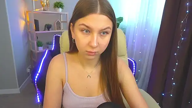 Snapshot of AureliaBliss_ chatting on February 7, 2025, 6:45 am AureliaBliss online show from February 7, 2025, 6:45 am