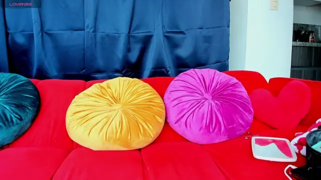 willow boobs online show from September 25, 2025, 7:17 pm