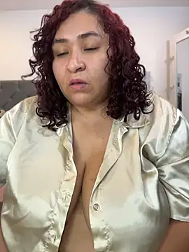 Snapshot of KarlaWild chatting on July 12, 2026, 1:40 am KarlaWild online show from July 12, 2026, 1:40 am