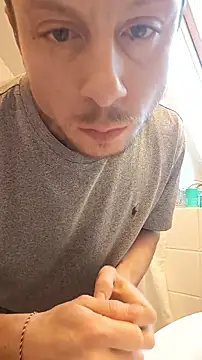 Snapshot of Vyda4 chatting on November 12, 2025, 9:32 am Vyda4 online show from November 12, 2025, 9:32 am