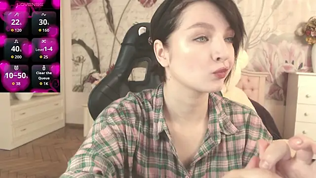 BritneyBarker online show from October 6, 2025, 2:31 am