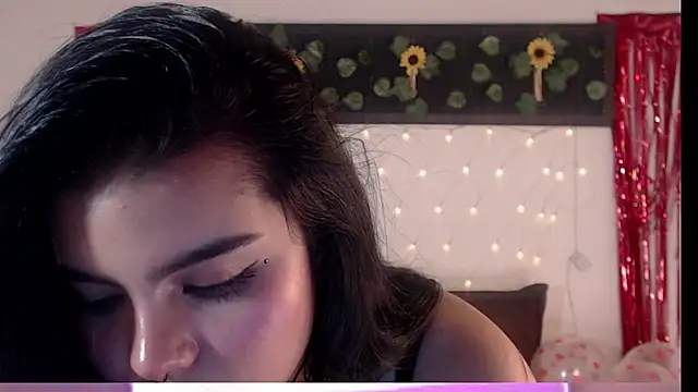 saray  jones online show from February 14, 2025, 8:15 pm