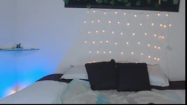 saray  jones online show from March 11, 2025, 9:04 pm