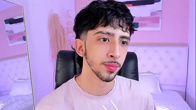 Alezzandro  online show from September 24, 2025, 8:23 pm