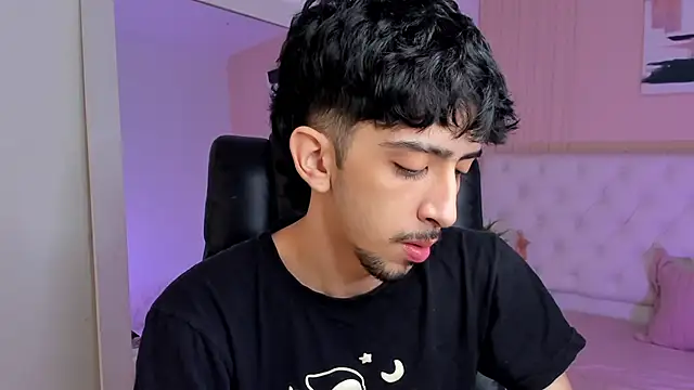 Alezzandro  online show from September 27, 2025, 9:09 pm