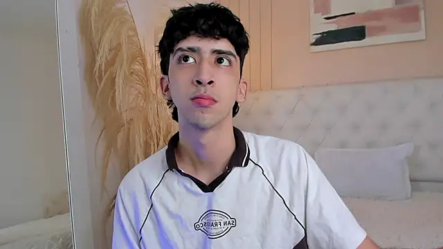 Alezzandro  online show from October 2, 2025, 8:05 pm