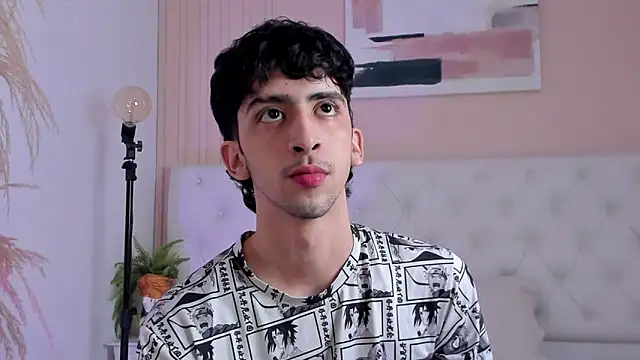 Alezzandro  online show from October 6, 2025, 8:39 pm