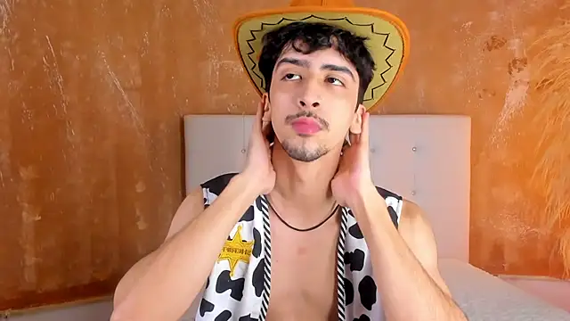 Alezzandro  online show from November 7, 2025, 8:31 pm