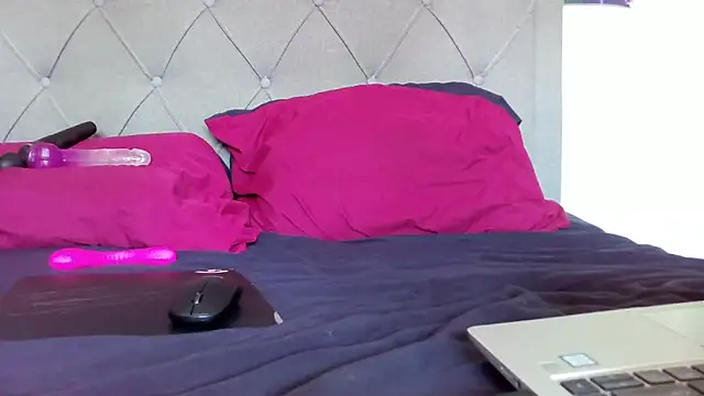 bunnyfox420 online show from September 24, 2025, 11:35 am