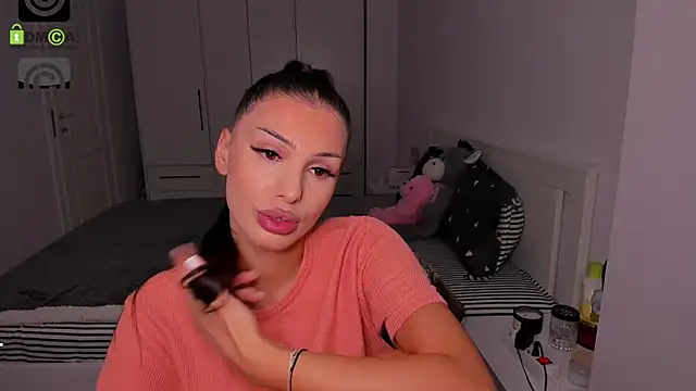 HelenShawn online show from October 6, 2025, 7:55 pm