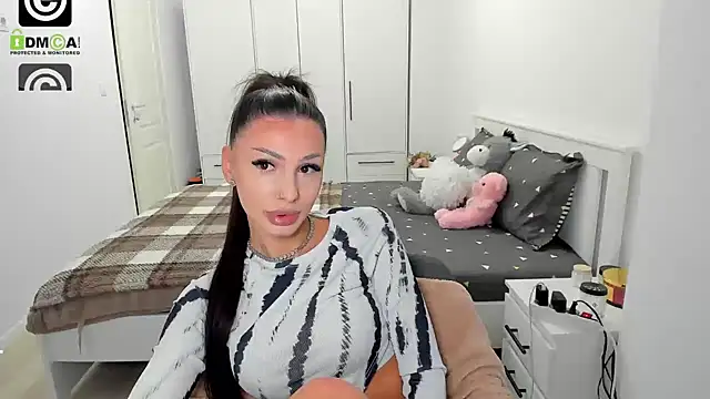 HelenShawn online show from November 24, 2025, 8:30 pm