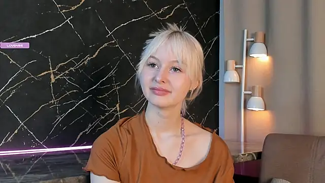Snapshot of MaydaBunton chatting on March 19, 2025, 1:43 am MaydaBunton online show from March 19, 2025, 1:43 am